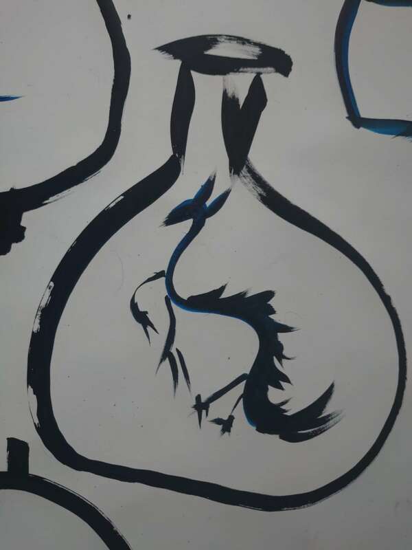 bouteille a saké croquis encre de chine avrec dragon filandereux en decor