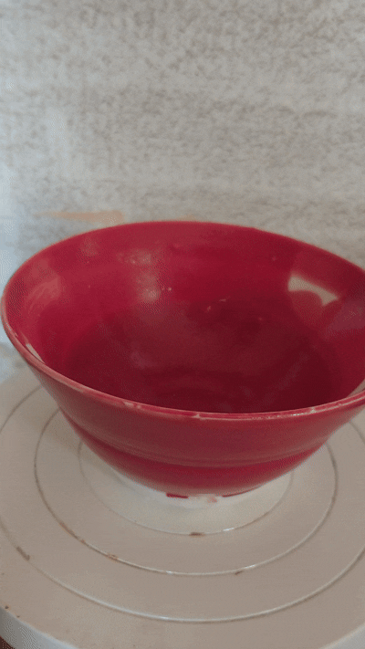 Bol à ramen rouge de sang